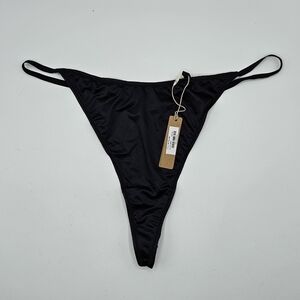 NWT Skims t-string thong color onyx size 3x